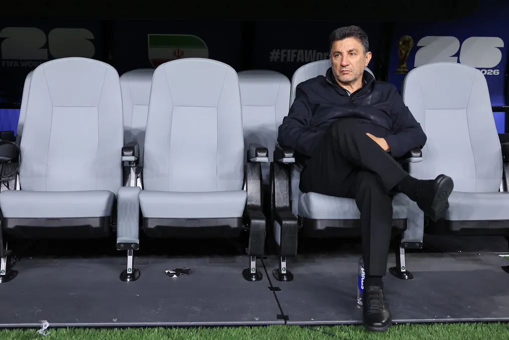 Federação de Futebol do Irã renova contrato com Ghalenoei