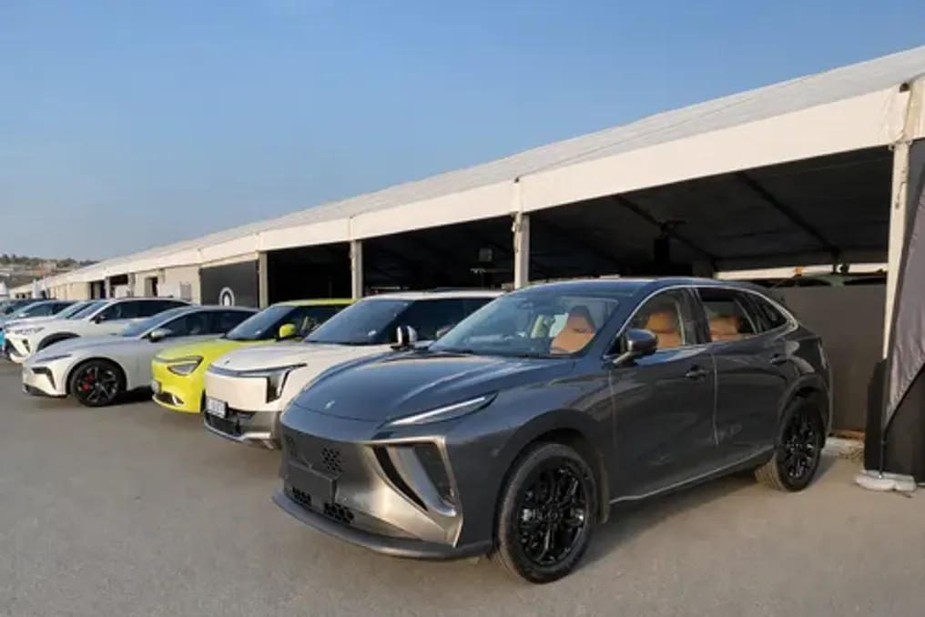 Dongfeng apresenta nova linha de modelos, incluindo o SUV familiar Friday e o elétrico Kaiyi e-Qute 04