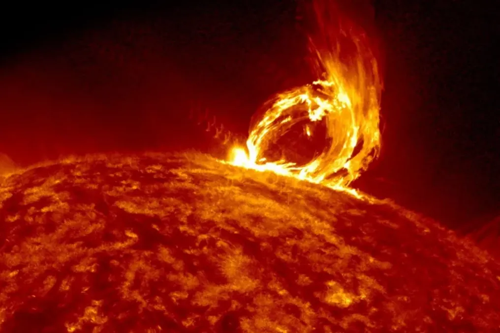 NOAA maʼmuriyati Yerga taʼsir qiladigan G2 darajali geomagnitik boʻron haqida ogohlantirdi