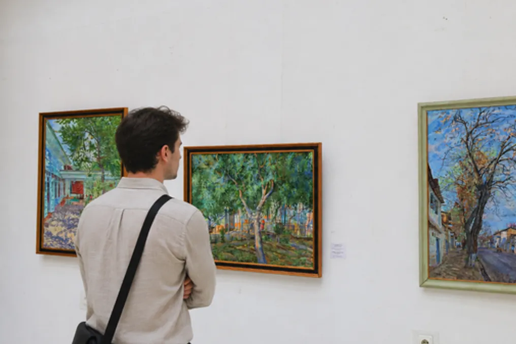 Exposição de obras de Abdumannon Yunusov sobre o antigo Tashkent realizada na capital