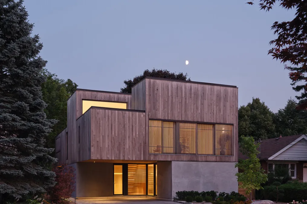 Residência Casa dos Monitores em Toronto integra arte, engenharia e sustentabilidade em encosta sensível