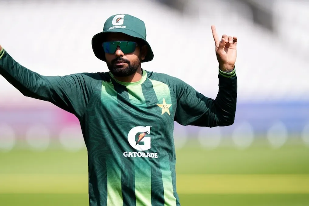 Babar Azam perde lugar no top 10 do ranking após derrota para a Inglaterra em Lord's