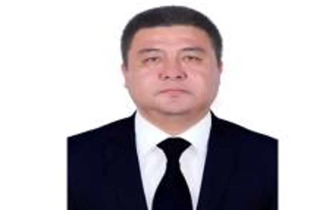 Islombek Karshiev defendeu tese de doutorado em ciências filosóficas