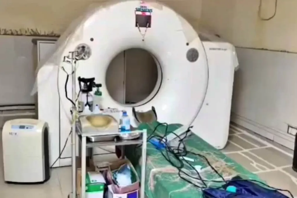 CT scanning room flooded in Mahoba district hospital; patients forced to travel to Jhanjansi or Banda