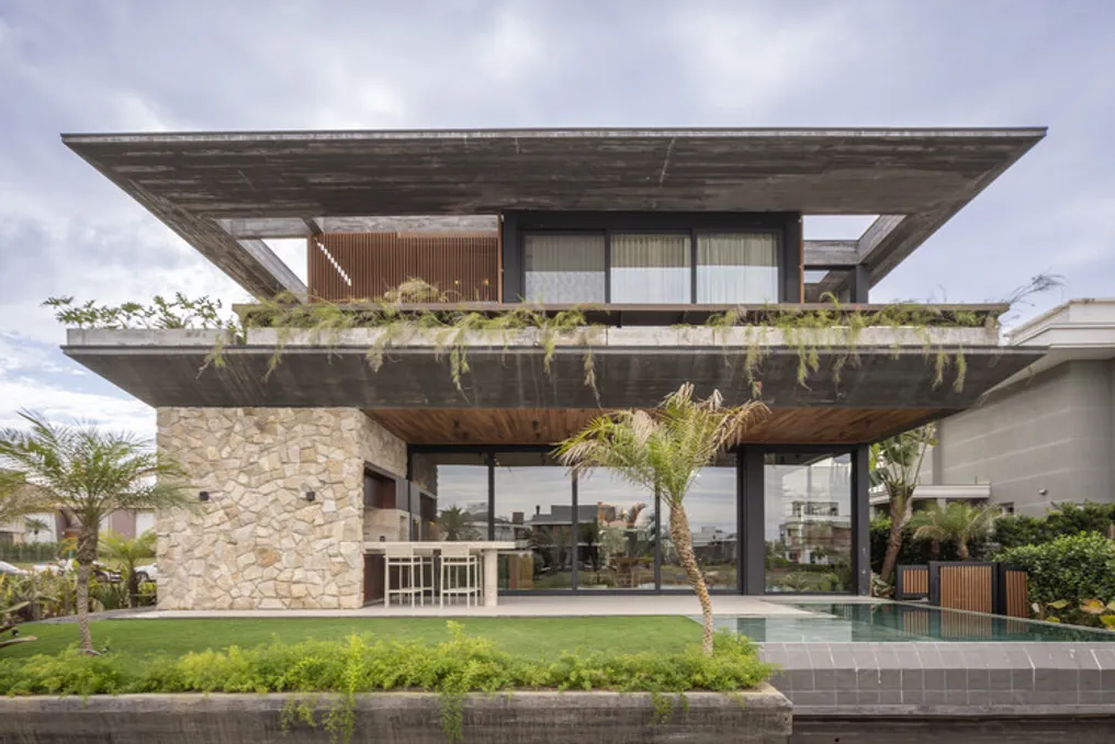 Biazus Arquitetura's Casa Ocean project focuses on comfort and integration with nature