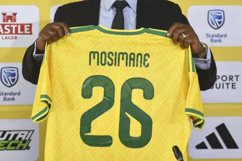 Pitso Mosimane começa trabalho com a seleção sul-africana, fazendo mudanças no elenco antes das eliminatórias da CAF 2027