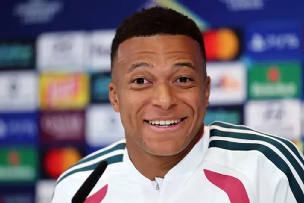 Kylian Mbappé discute possibilidade de ganhar a 'Bola de Ouro' após sucessos na Copa do Mundo