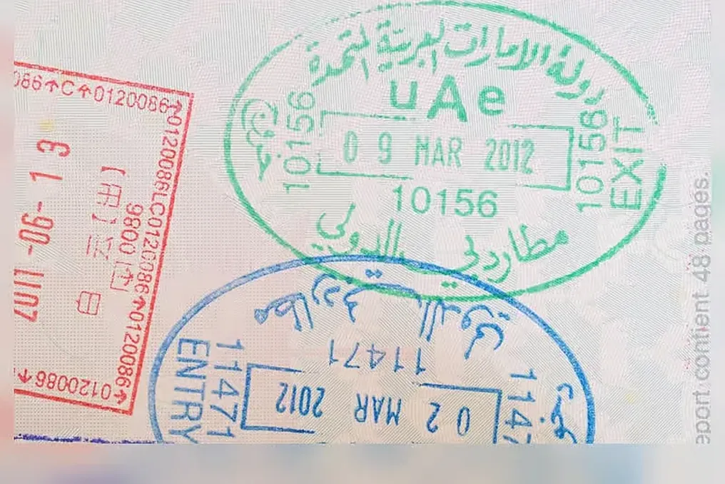 Abu Dhabi lança programa piloto de visto gratuito para turistas indianos