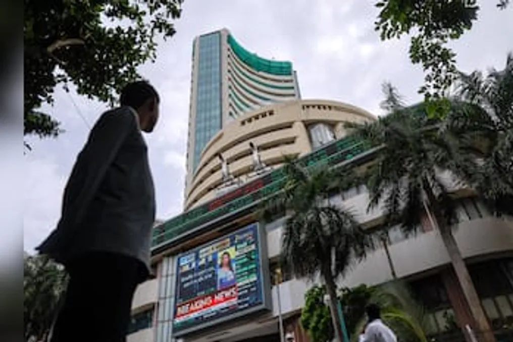 GIFT Nifty predicts moderate opening, while Asian markets show mixed dynamics ahead of the US Federal Reserve decision