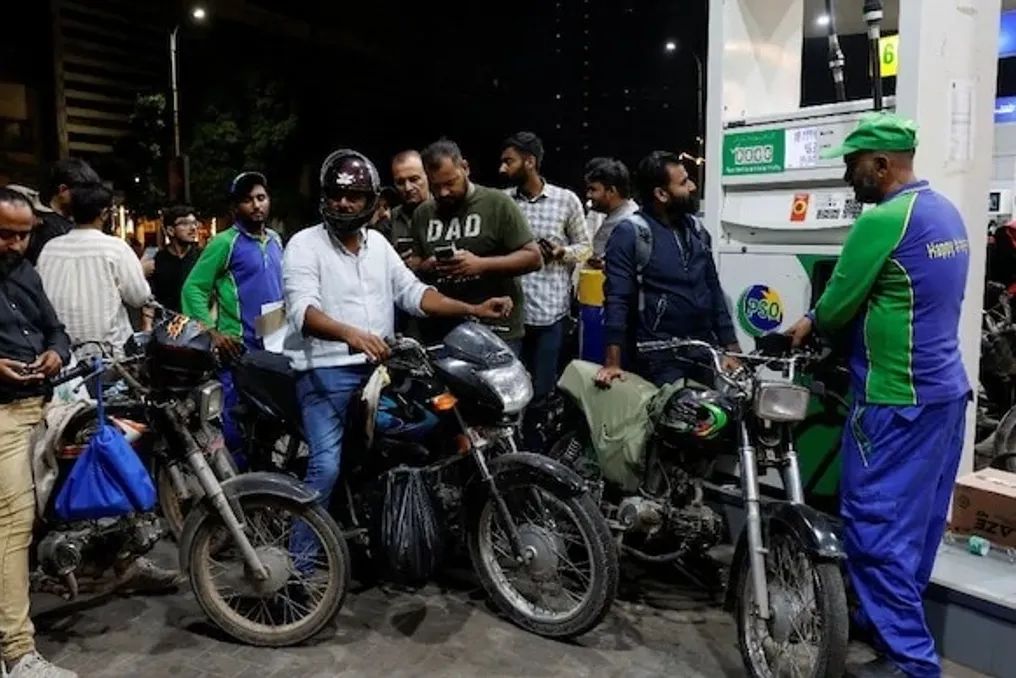 Restrictions Imposed on Markets and Weddings in Pakistan Due to Energy Crisis and Rising Oil Prices
