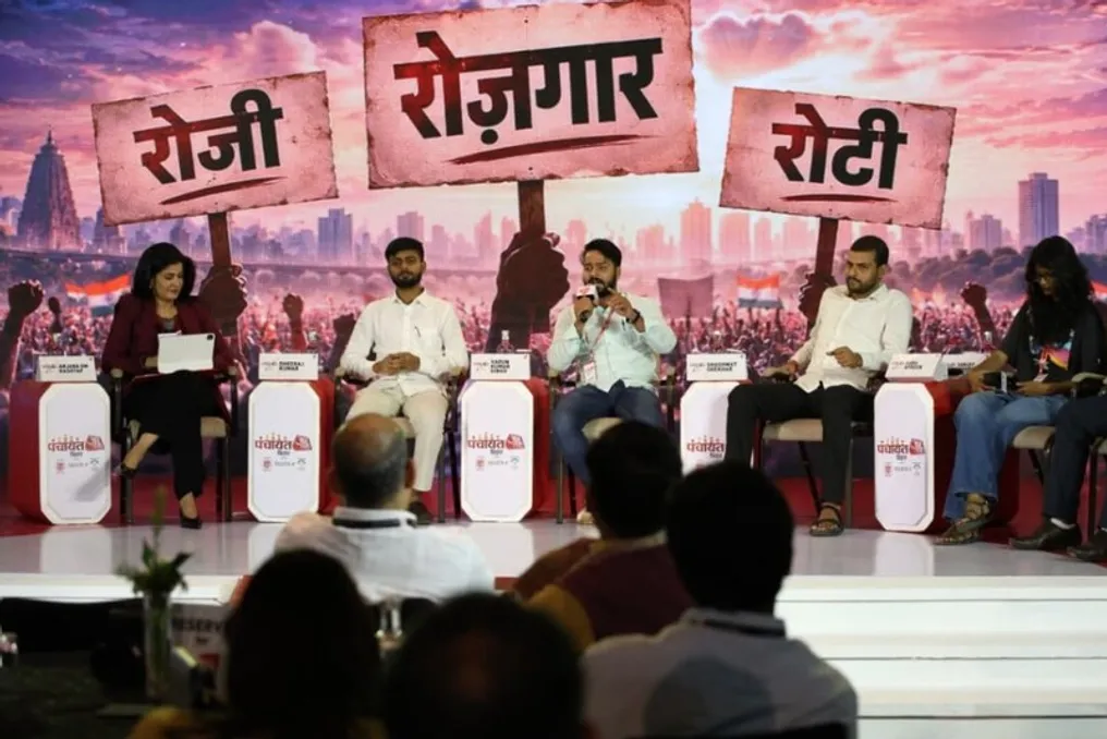 Jovens líderes debatem problemas de emprego e educação em discussão estudantil em Bihar