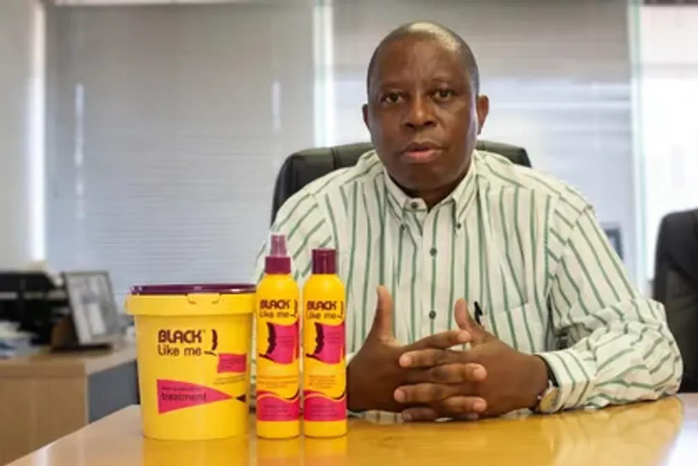 A história da criação da marca Black Like Me: a jornada de Herman Mashaba de um pequeno empréstimo a um fabricante conhecido na África do Sul