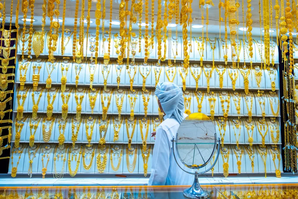Gold prices in Dubai fell; 18K pure gold dropped below 400 dirhams per gram