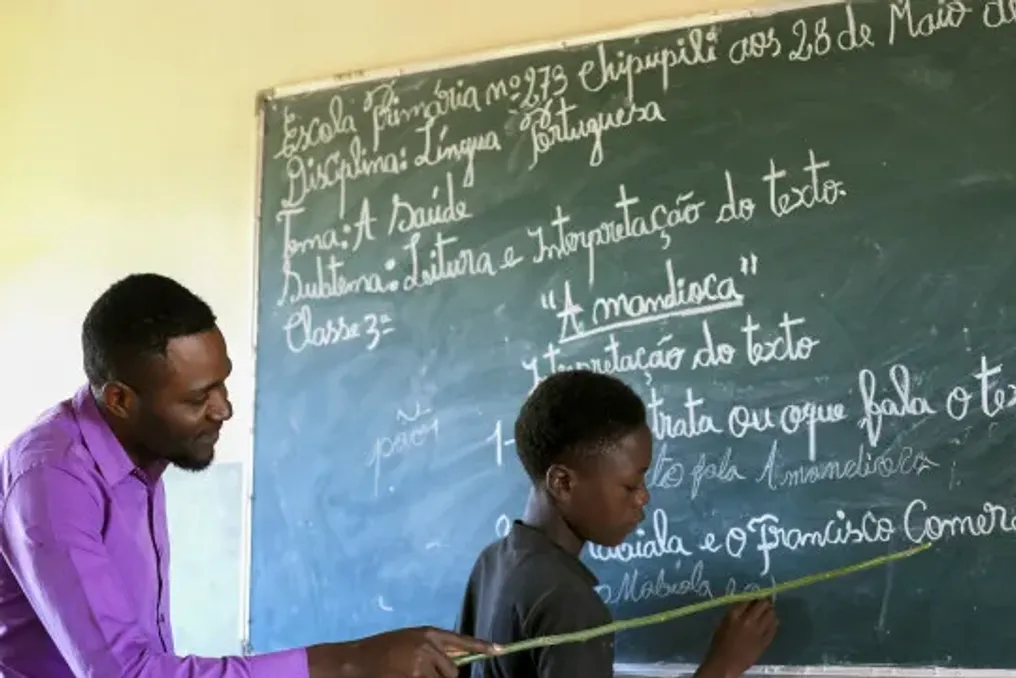Angolan Teachers' Strike Approaches 100% Participation Amid Disputes with Government