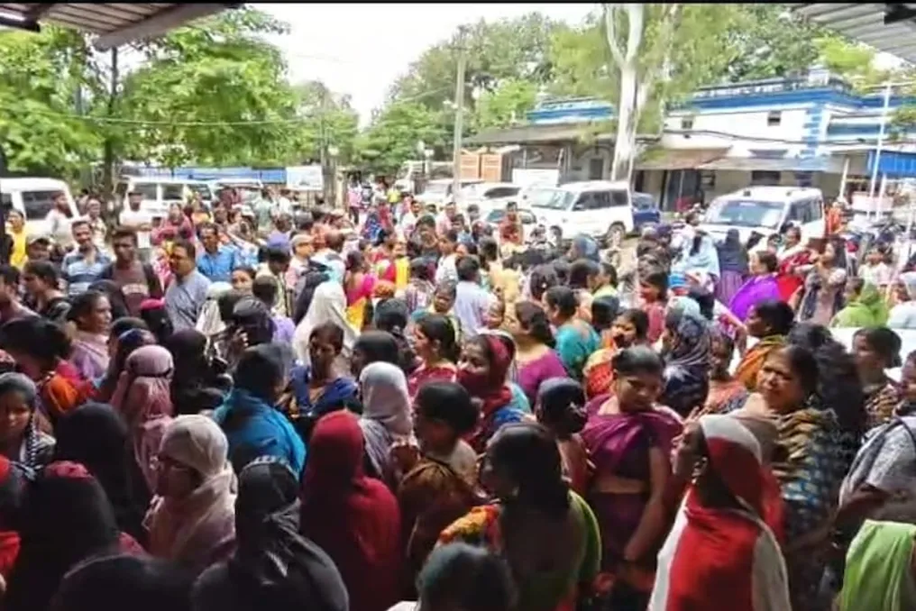Asansol ayollari Annapurna sxemasi boʻyicha toʻlovlar kechikishi tufayli norozilik bildirishmoqda