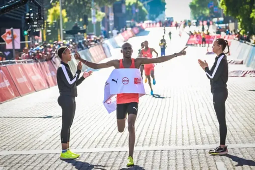 Kabelo Mulaudzi defende título de vencedor da corrida Joburg 10K, superando lesões