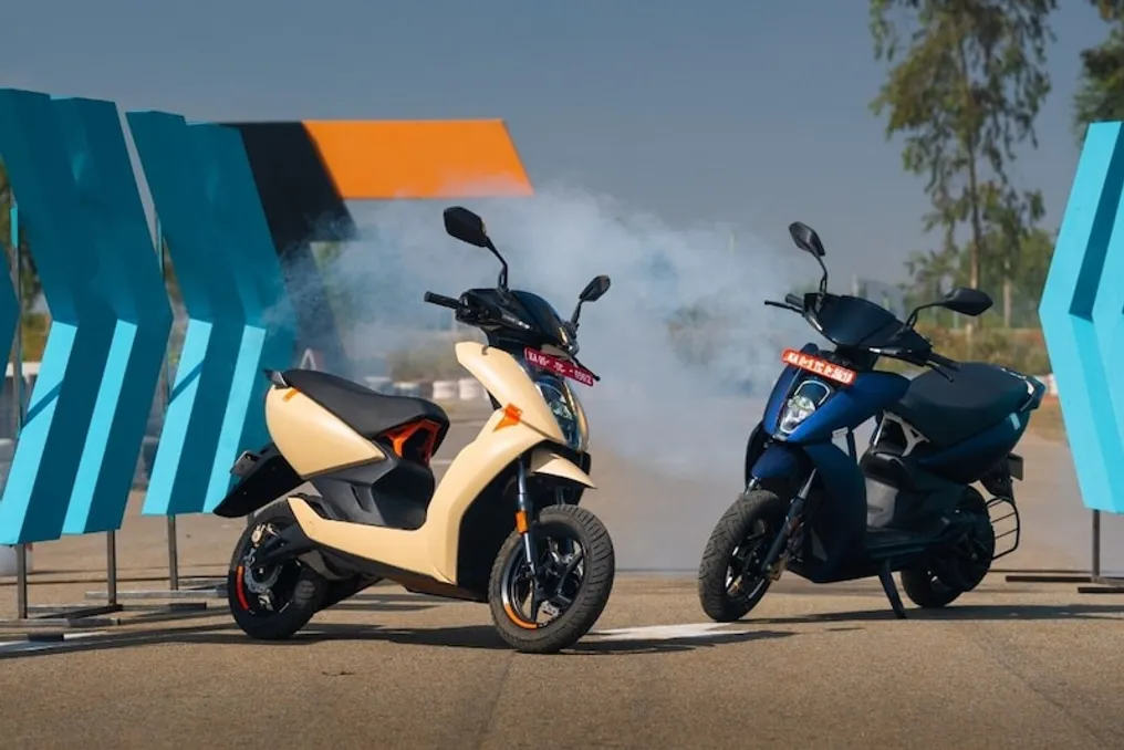 Exportação de scooters elétricas cresceu 450%: TVS, Bajaj e Ather dominam