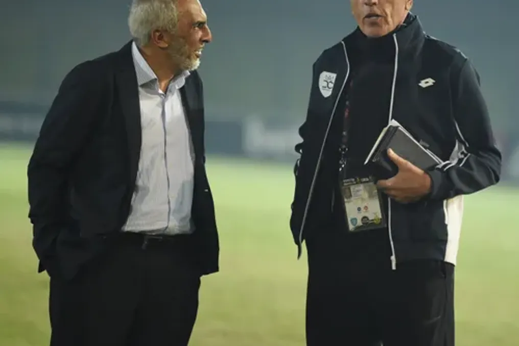 Durban City Ernst Middendorpni Xalil Ben Youssefni ishdan boʻshatganidan soʻng uchinchi marta koʻrib chiqmoqda