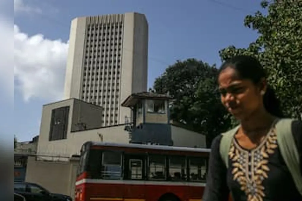 Apelo aos bancos indianos para adotar uma semana de trabalho de cinco dias para melhorar o bem-estar dos funcionários