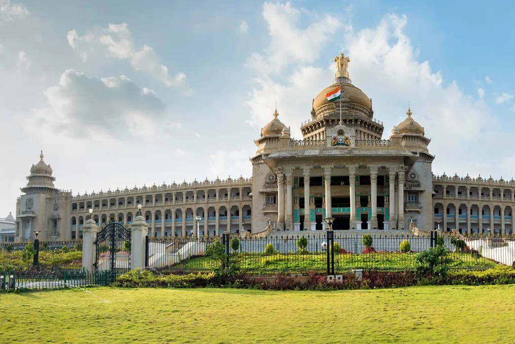 Karnataka aprova centros tecnológicos globais em Belagavi e Gubbali