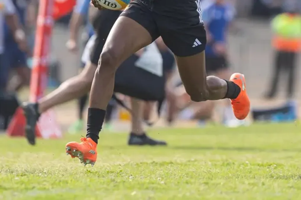 Fast rugby player Leighton Davies signs first professional contract with Stormers