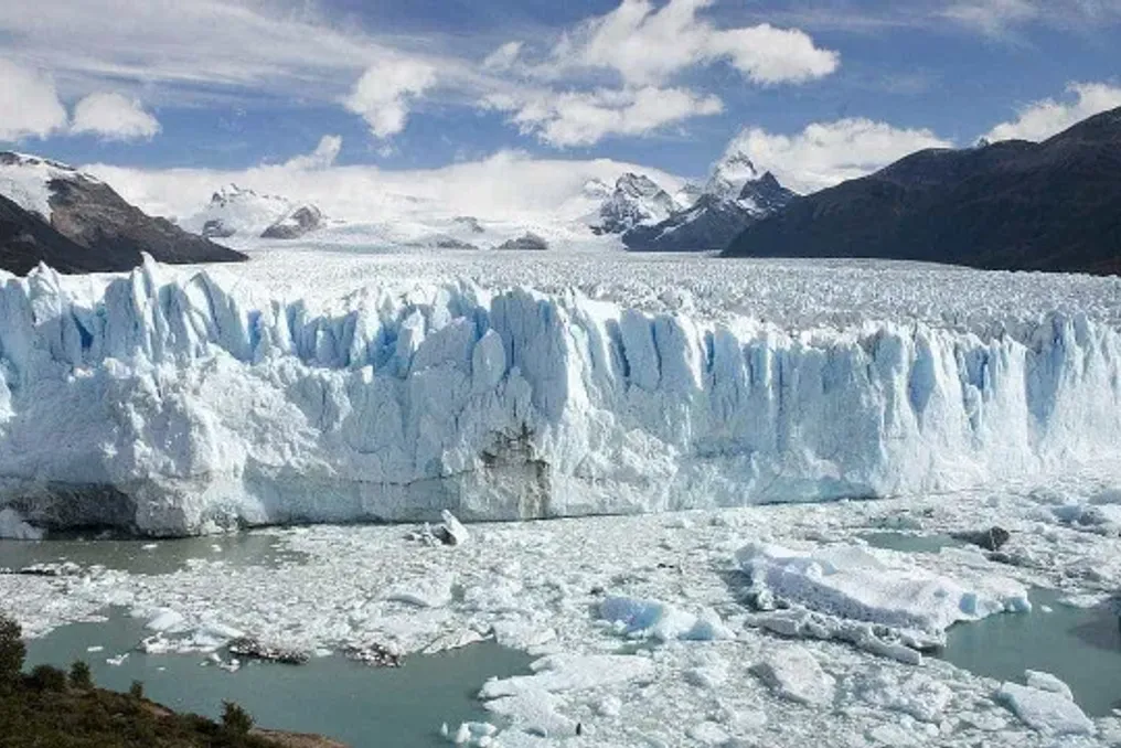 Glaciares suíços perdem mais de 5% do gelo devido a ondas de calor, alertam especialistas