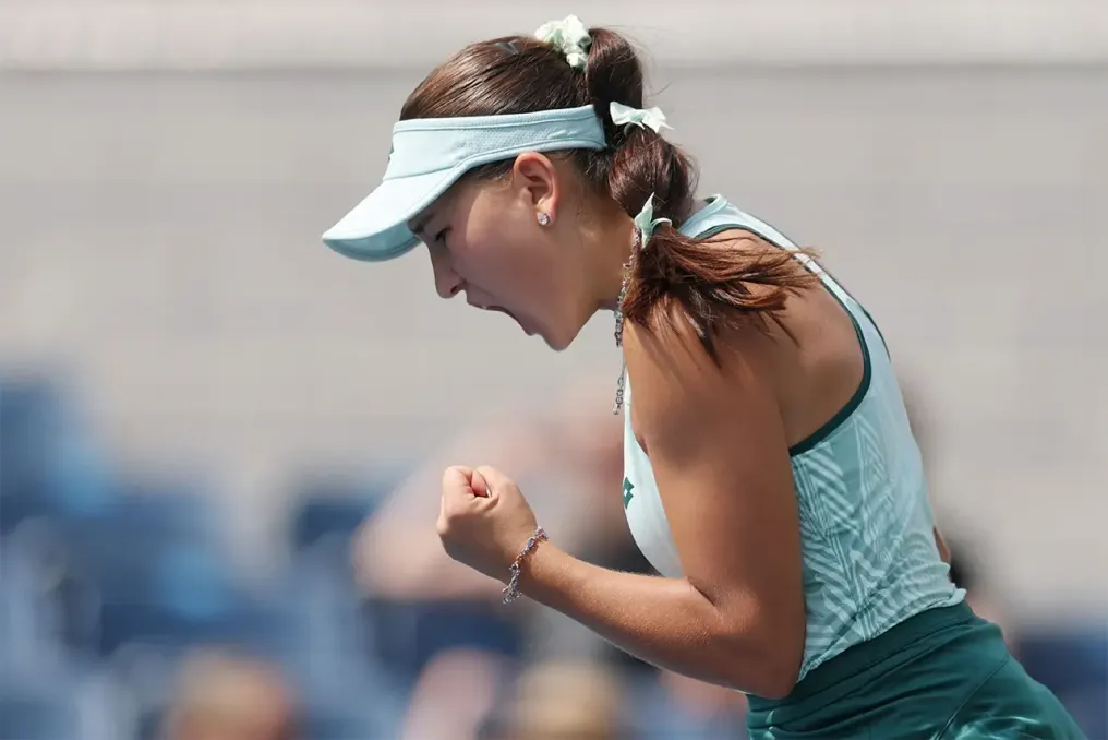 Kamilla Rakhimova avançou para a segunda rodada do torneio China Open em Pequim