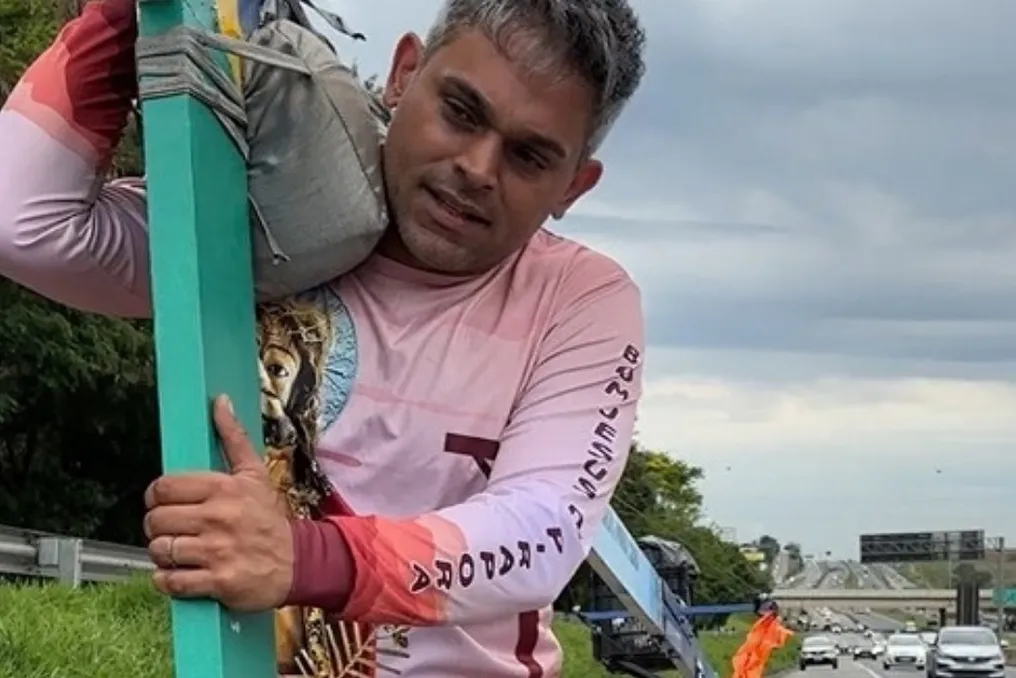 Piracicaba businessman begins 320 km pilgrimage to Aparecida carrying ten-meter cross