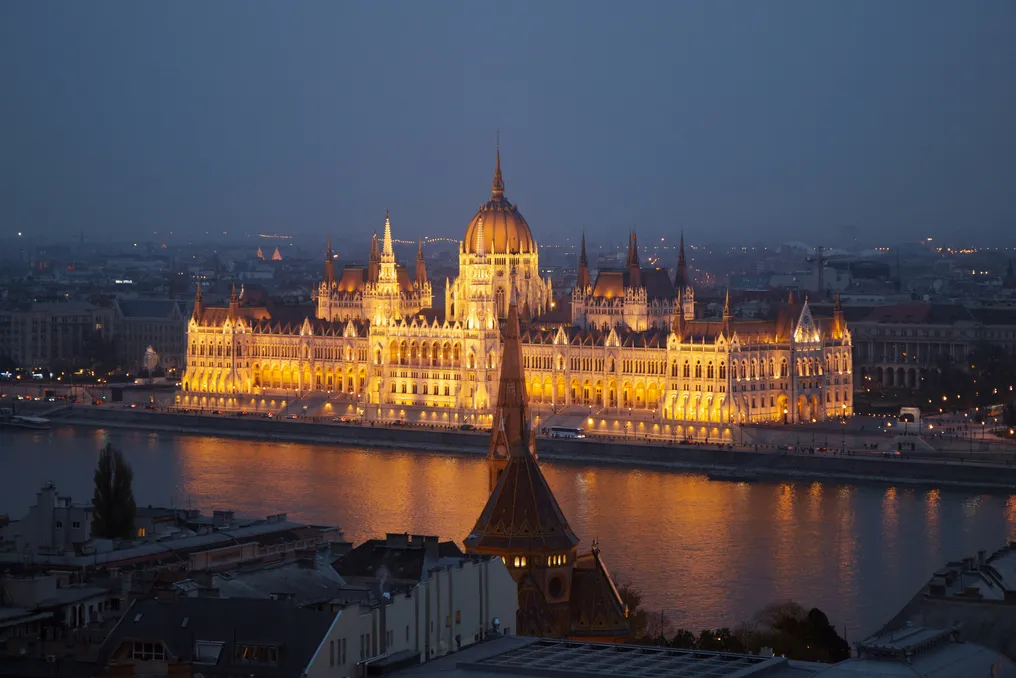 Budapeşt poygʻanidagi sanʼat miniaturalari tarixi