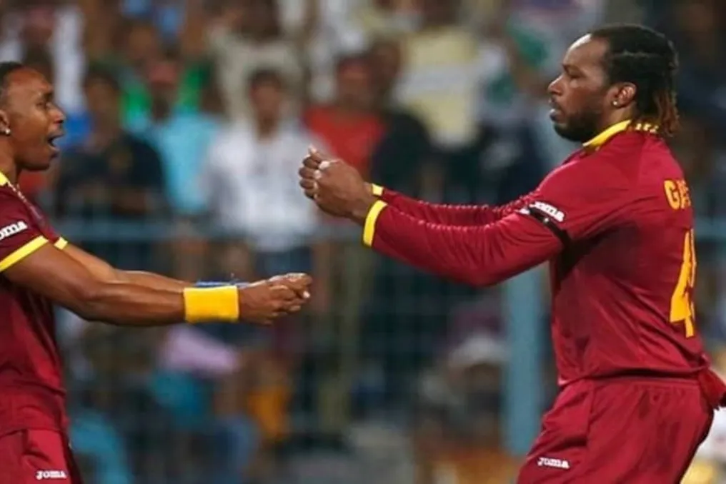 Dwen Bravo catches impressive ball at age 42 during match where Chris Gayle scores half-century