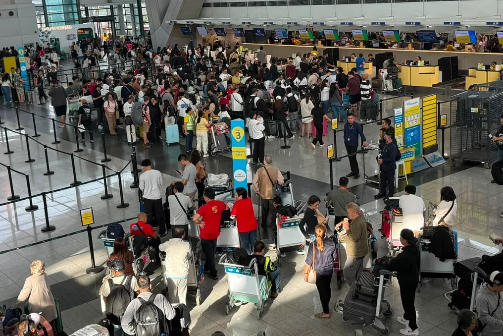 Dubaiʼdan filippin ishchisi Manila aeroportida OFW uchun loungega kirishdan bosh tortgani sababdan shov-shuv uygʻotdi
