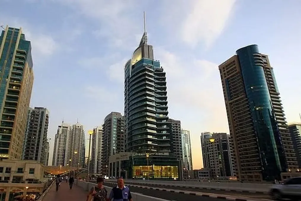 Município de Dubai estabelece regras para moradia compartilhada: normas de área, banheiros e cozinha