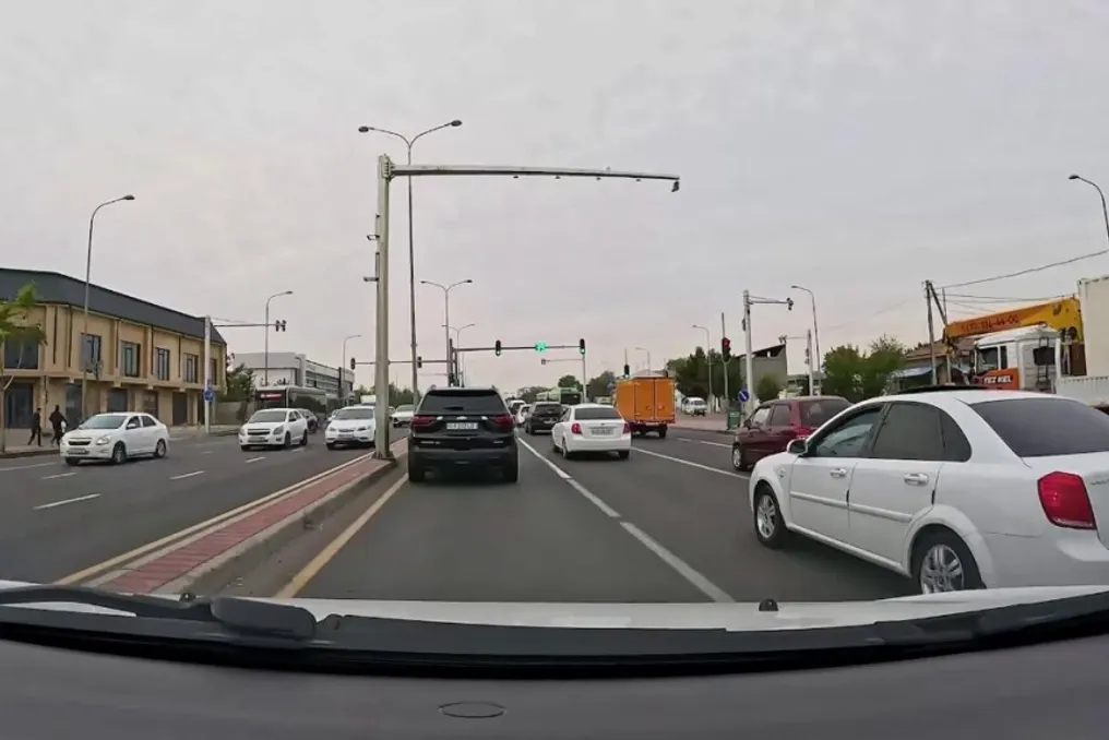 Traffic management system 'Green Wave' activated on Fergana Highway in Tashkent
