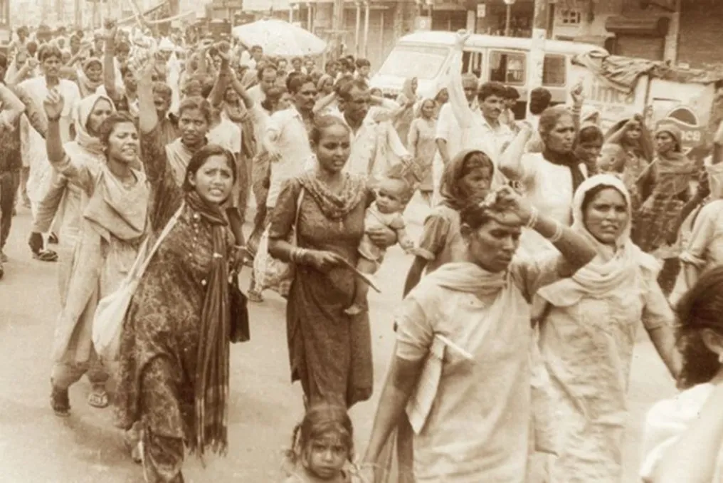 आंध्र प्रदेश में महिलाओं के विरोध प्रदर्शनों के कारण मजबूत शराब की बिक्री पर प्रतिबंध लगा
