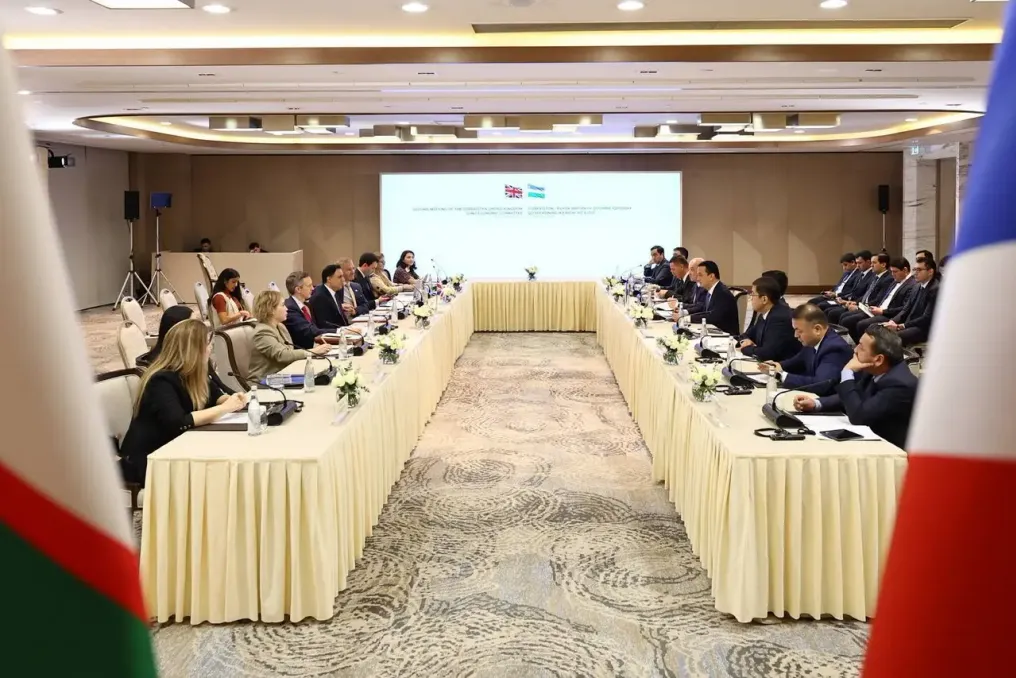 Uzbequistão e Reino Unido realizam reunião para discutir expansão do comércio e investimentos