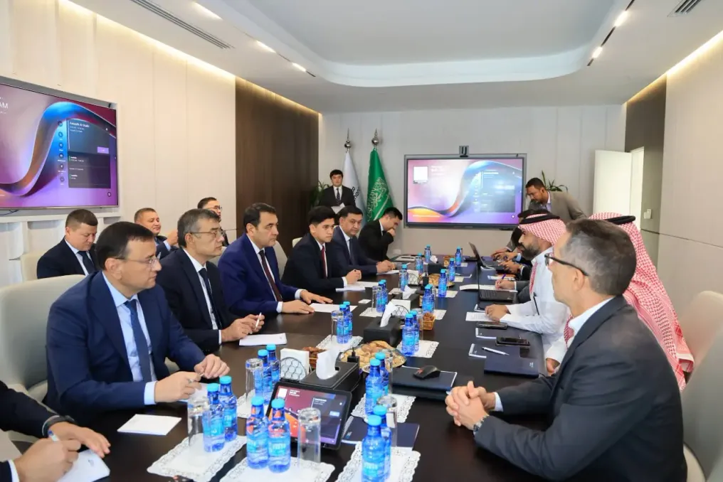 Fargʻona viloyati gubernatori Miahona vakillari bilan suv taʼminotini modernizatsiya qilishni muhokama qildi