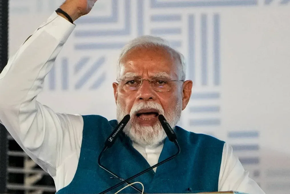 प्रधानमंत्री मोदी ने चेन्नई के छात्रों से बड़े पैमाने पर सोचने और दुनिया में तमिल संस्कृति को बढ़ावा देने का आह्वान किया