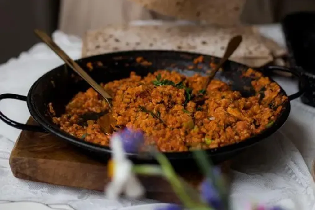 Jantar econômico de lentilha e vegetais para quatro pessoas custa 80 randes