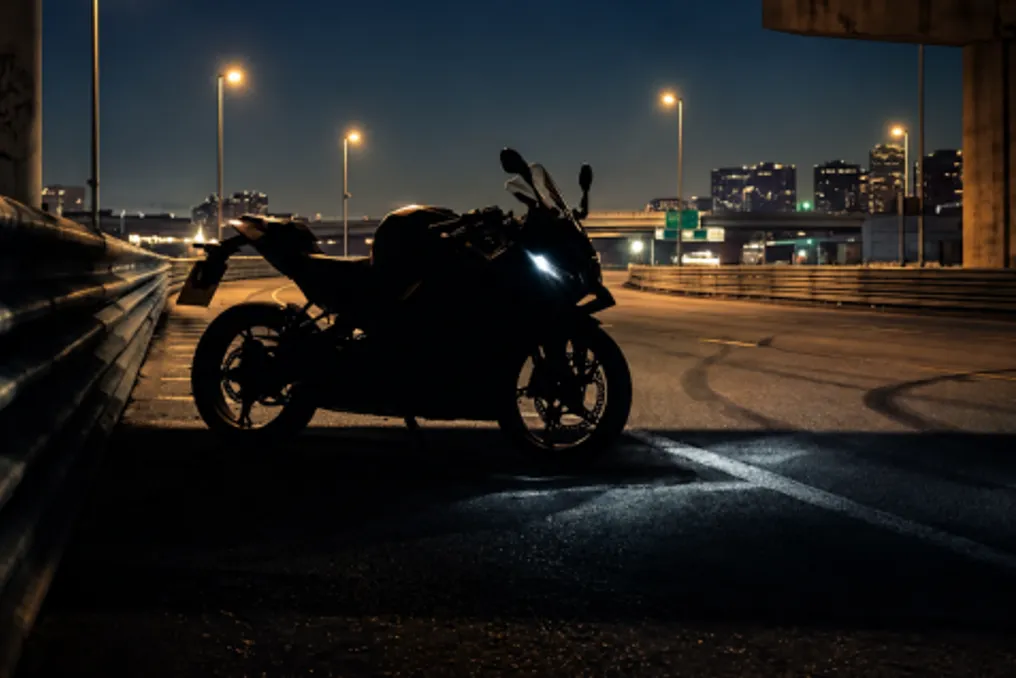 BMW lança vídeo teaser de nova motocicleta esportiva carenada, possivelmente F 450 RR