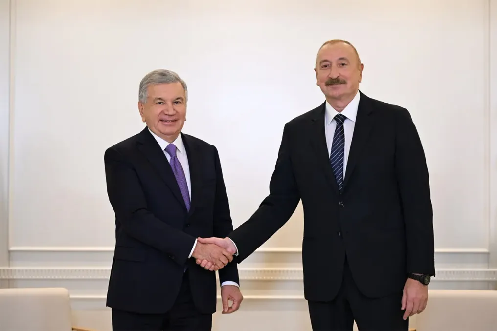 Mirziyoyev va Aliyev Bokuʼda strategik hamkorlikni kengaytirishni muhokama qilishdi