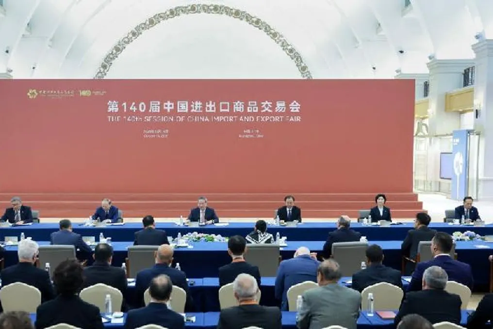 Primeiro-ministro Li apela à cooperação em cadeias globais de suprimentos industriais