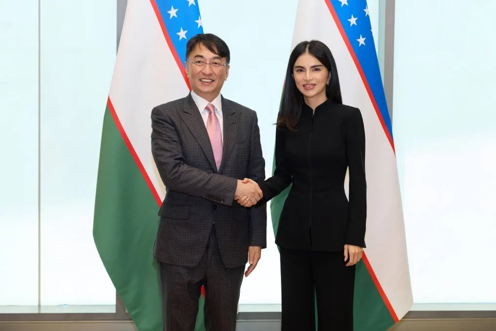 Mirziyoyeva discutiu projetos de Nova Tashkent com representante da Henderson Land Group
