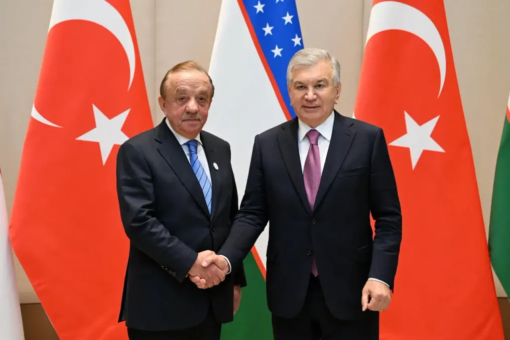 Presidente do Uzbequistão e liderança da Cengiz Holding discutiram projetos de energia