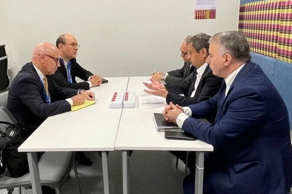 Chefes dos Bancos Centrais do Irã e da Argélia Discutem Fortalecimento da Cooperação Econômica