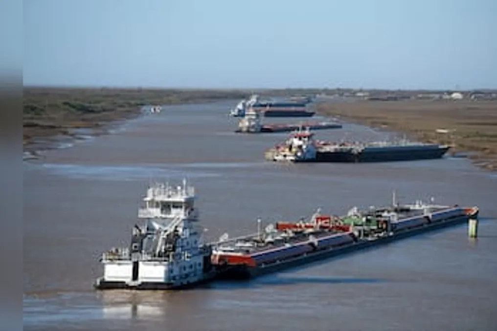 Exportação de produtos de refino indianos para o Ocidente cresce 43% com uso de petróleo bruto russo