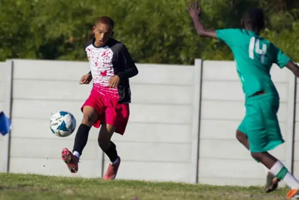 Jovem jogador de futebol de Bishop Lavais busca apoio para viagem ao torneio Dallas Cup