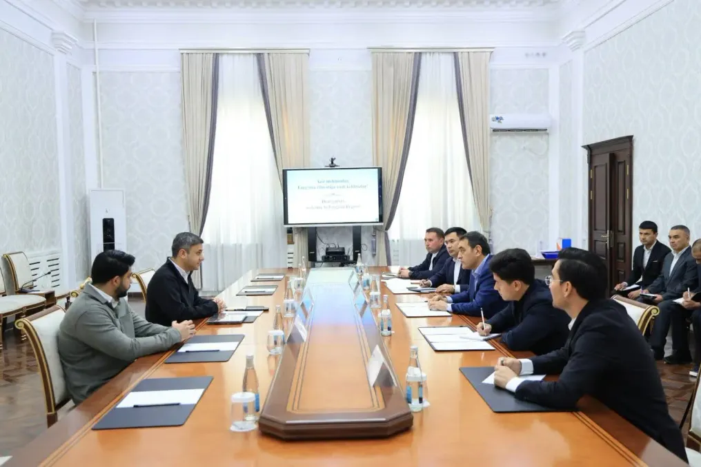 Губернатор Ферганской области обсудил создание новой авиакомпании с Kam Air