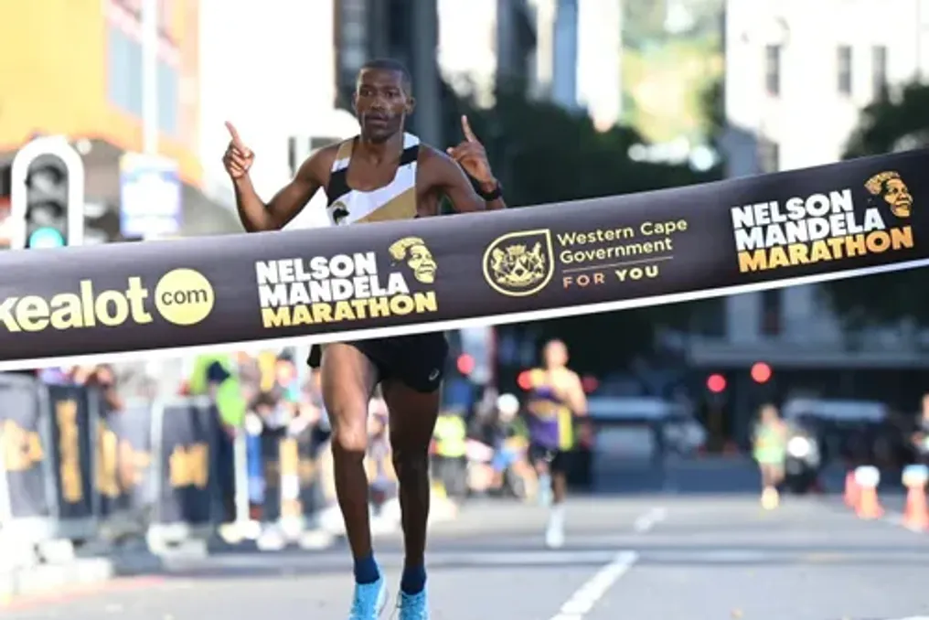 Arthur Yantjis vence a primeira maratona Nelson Mandela em Cidade do Cabo