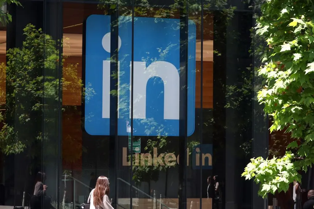 LinkedIn combate o excesso de conteúdo gerado por inteligência artificial
