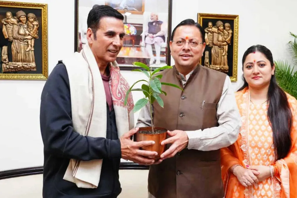 Akshay Kumar se reúne com o chefe do estado de Uttarakhand, Pushkar Singh Dhami, para discutir a política cinematográfica da região